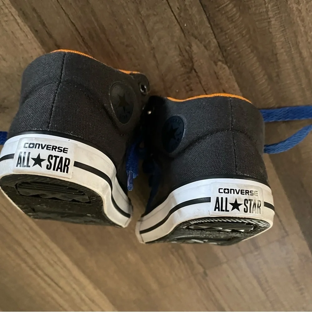 Converse all star kids sneakers shoes size 4